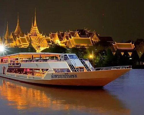 A cruise floats on the Chao Pharaya River in Bangkok - Thai Pass