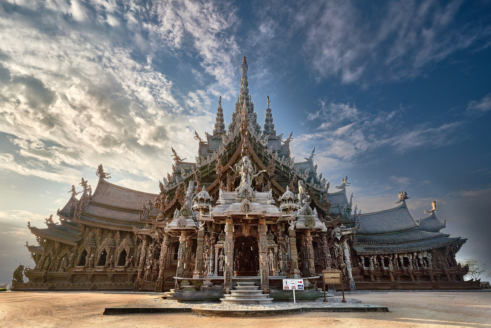 Front view of the Sanctuary of Truth against the beautiful sky - Thai Pass