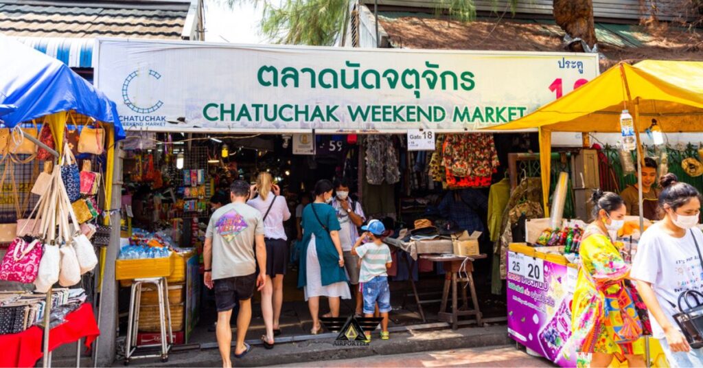 People shopping in the Chatuchak Weekend Market - Thai Pass