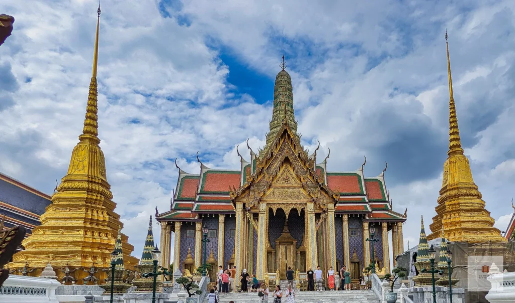 Front view of the Grand Palace in Bangkok - Thai Pass