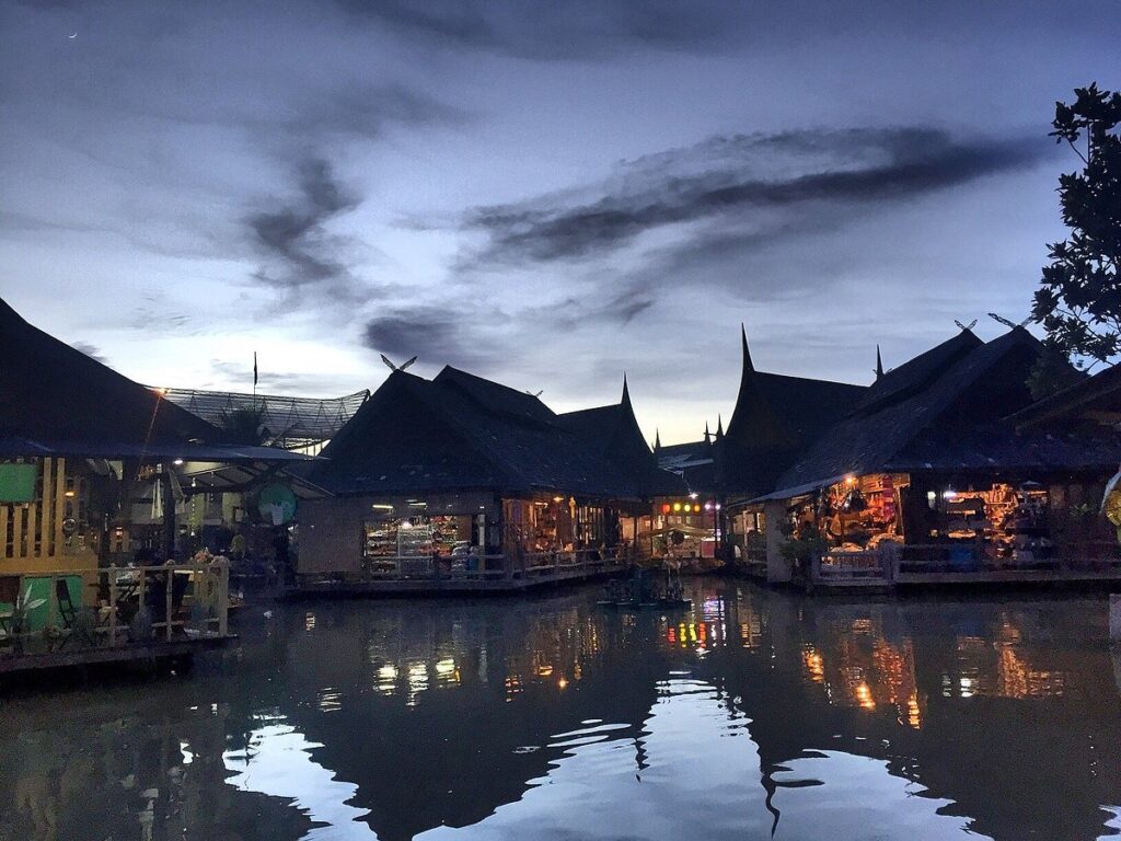 Evening view of the Pattaya Floating Market - Thai Pass