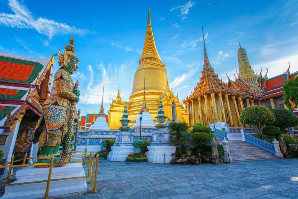 The complex of the Wat Phra Kaew - Thai Pass