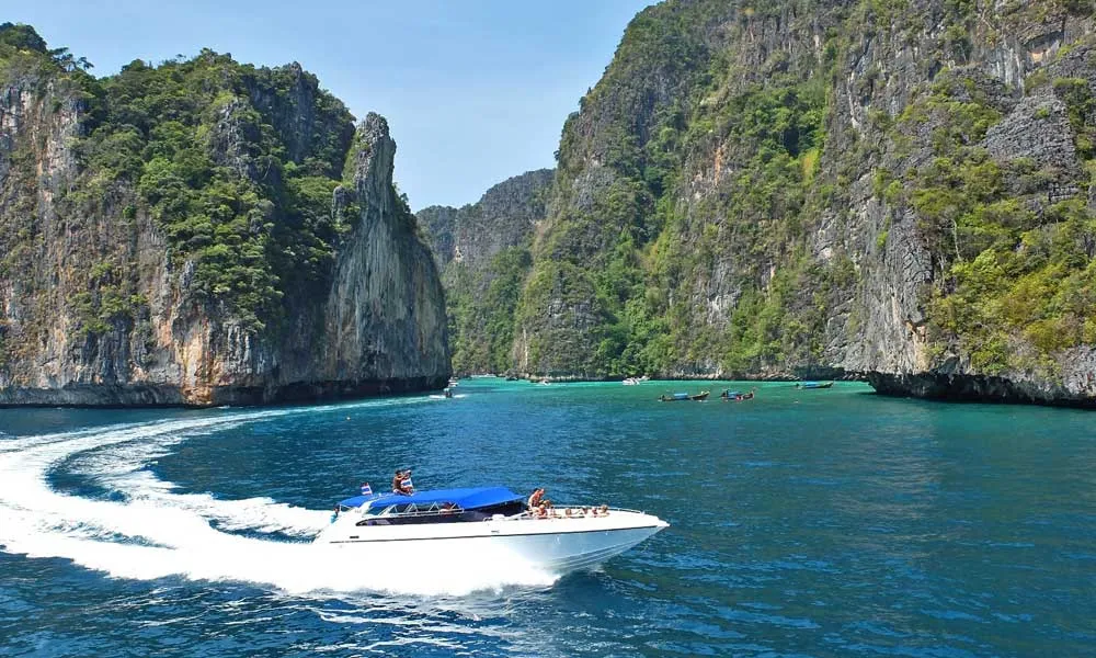 Phi Phi Islands tour by a speedboat - Thai Pass