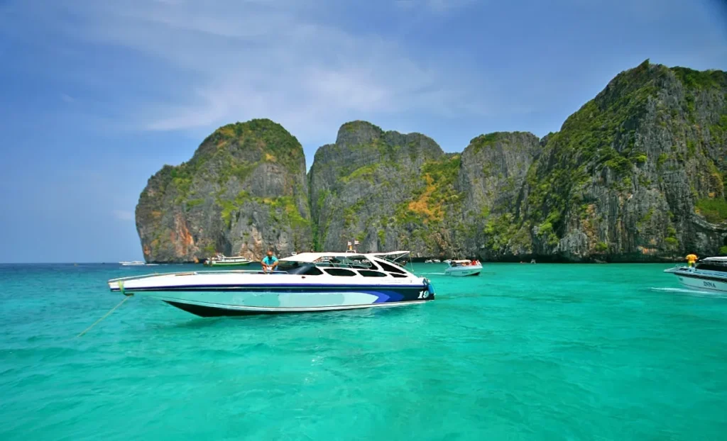 Speedboat tour to the Phi Phi Islands - Thai Pass